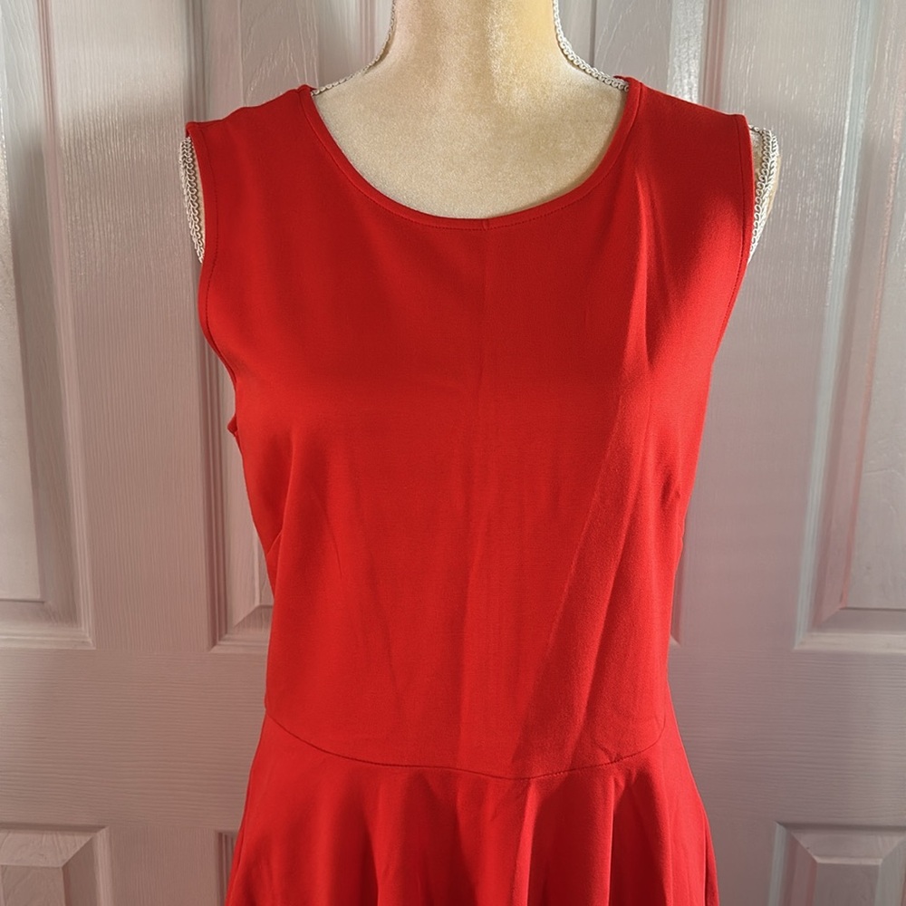 Tahari Crew Neck Sleeveless Fit and Flare Solid Scuba Dress Size 10 - Picture 3 of 11